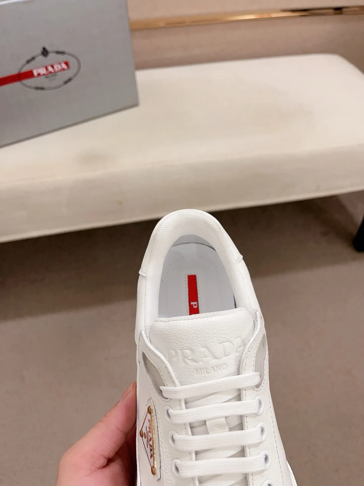 Men's shoes 💰 540💰 ✔️✔️✔️Higher version High-quality new PRADA (Prada) counters are launched at the same time. The new men's shoes and 😘 fabrics are made of high-tech glue-making technology. Lining: Full cowhide lining. 👍🏿 High-end ☄️ air-cushion molded anti-slip rubber outsole, exquisite lines, simple and elegant, comfortable and high-end for leisure travel. Code number: 38 to 44 (45 can be customized and cannot be returned or exchanged)